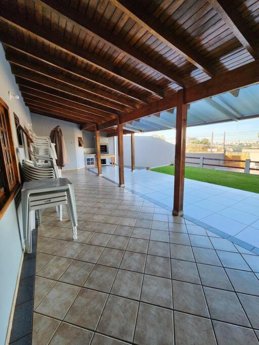 Casa grande com piscina Chácara do Dinho
