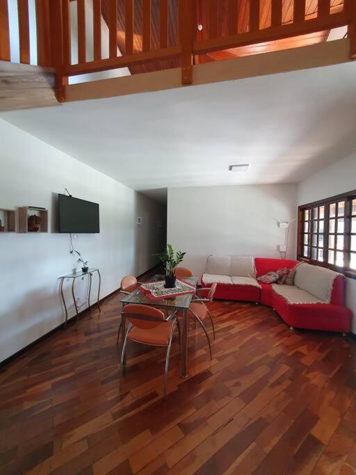 Casa grande com piscina Chácara do Dinho
