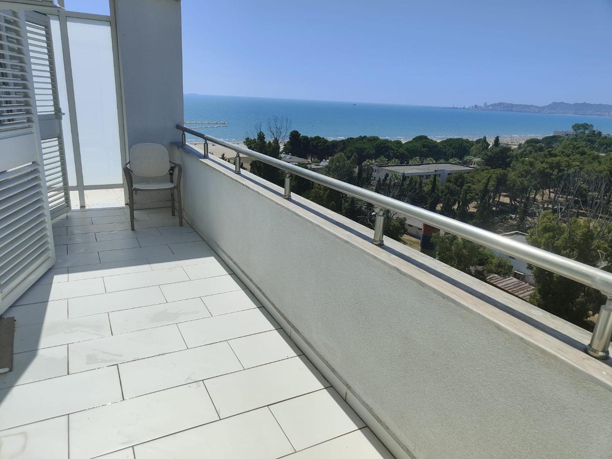 Penthouse d'exception avec Rooftop vue mer et colline 3 chambres sur 2 étages 100m de la plage