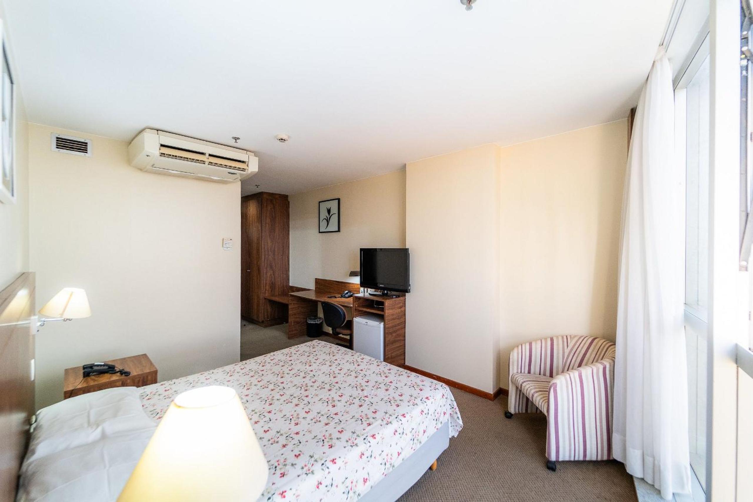 Flat em Hotel, Piscina, Academia, 300Mts Metro, Jr Catito