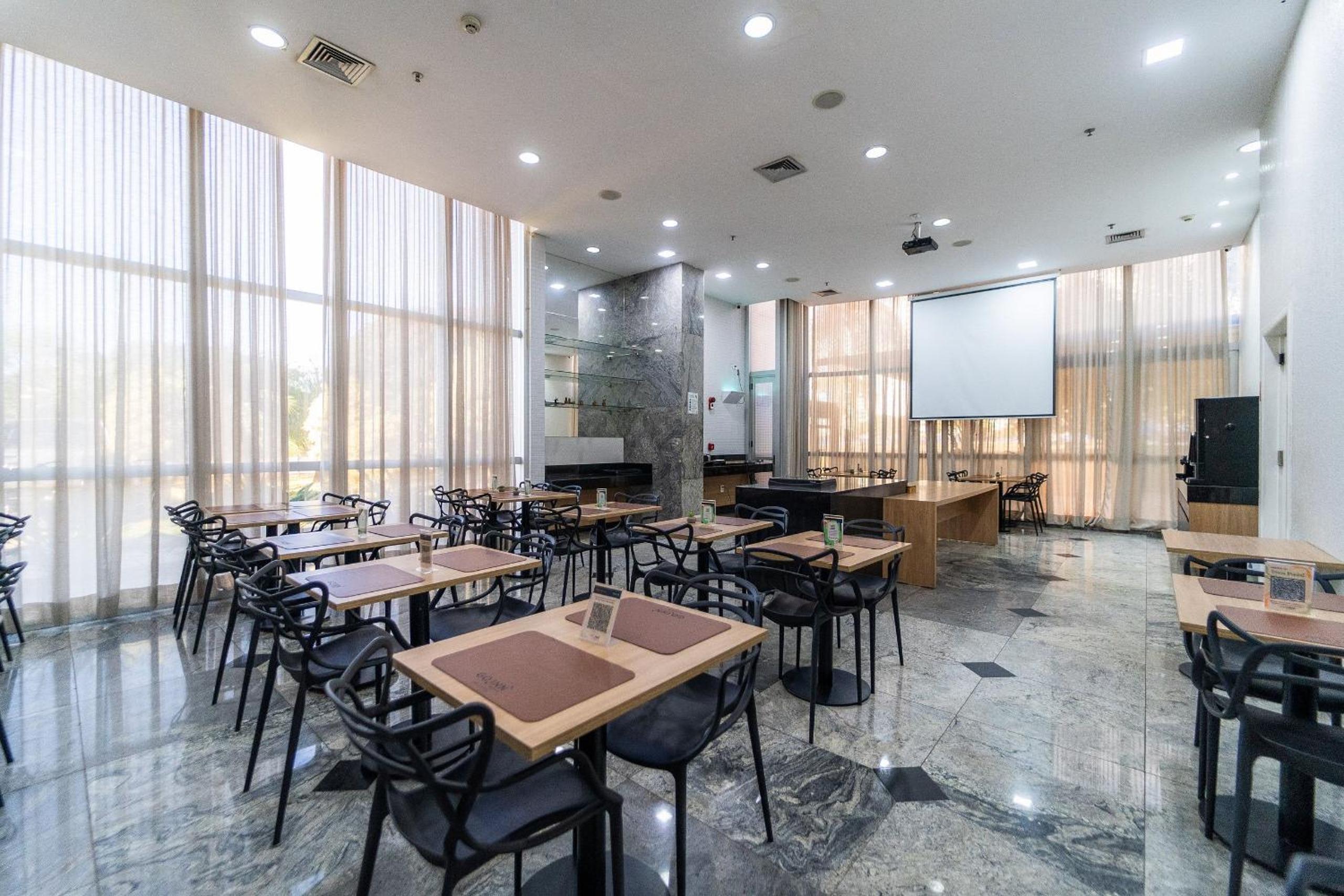 Flat em Hotel, Piscina, Academia, 300Mts Metro, Jr Catito
