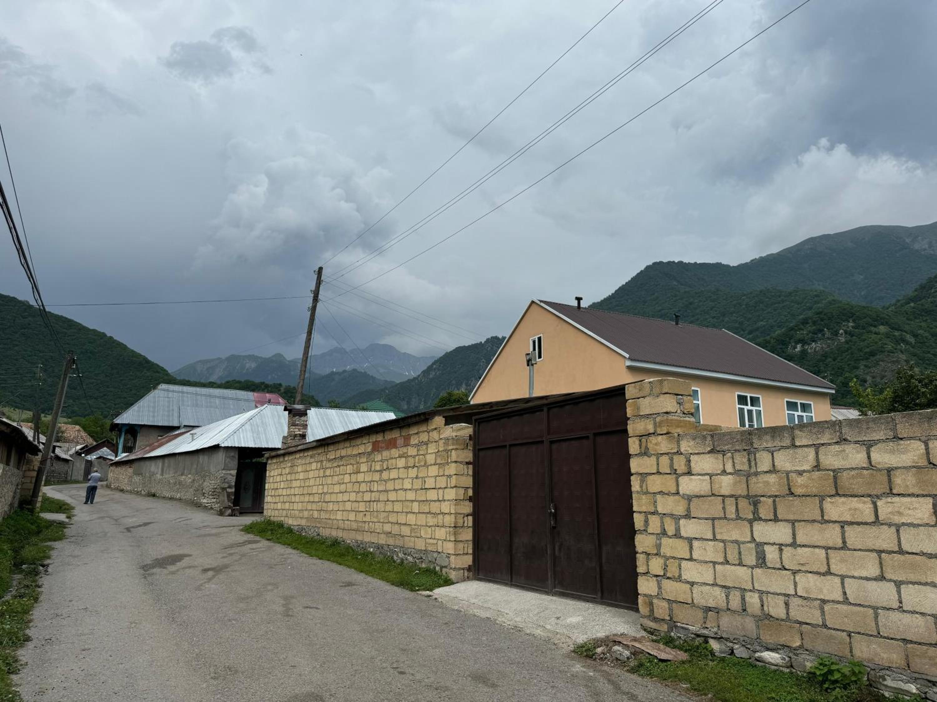 Oğuz rayon,Baş Daşağıl kəndi