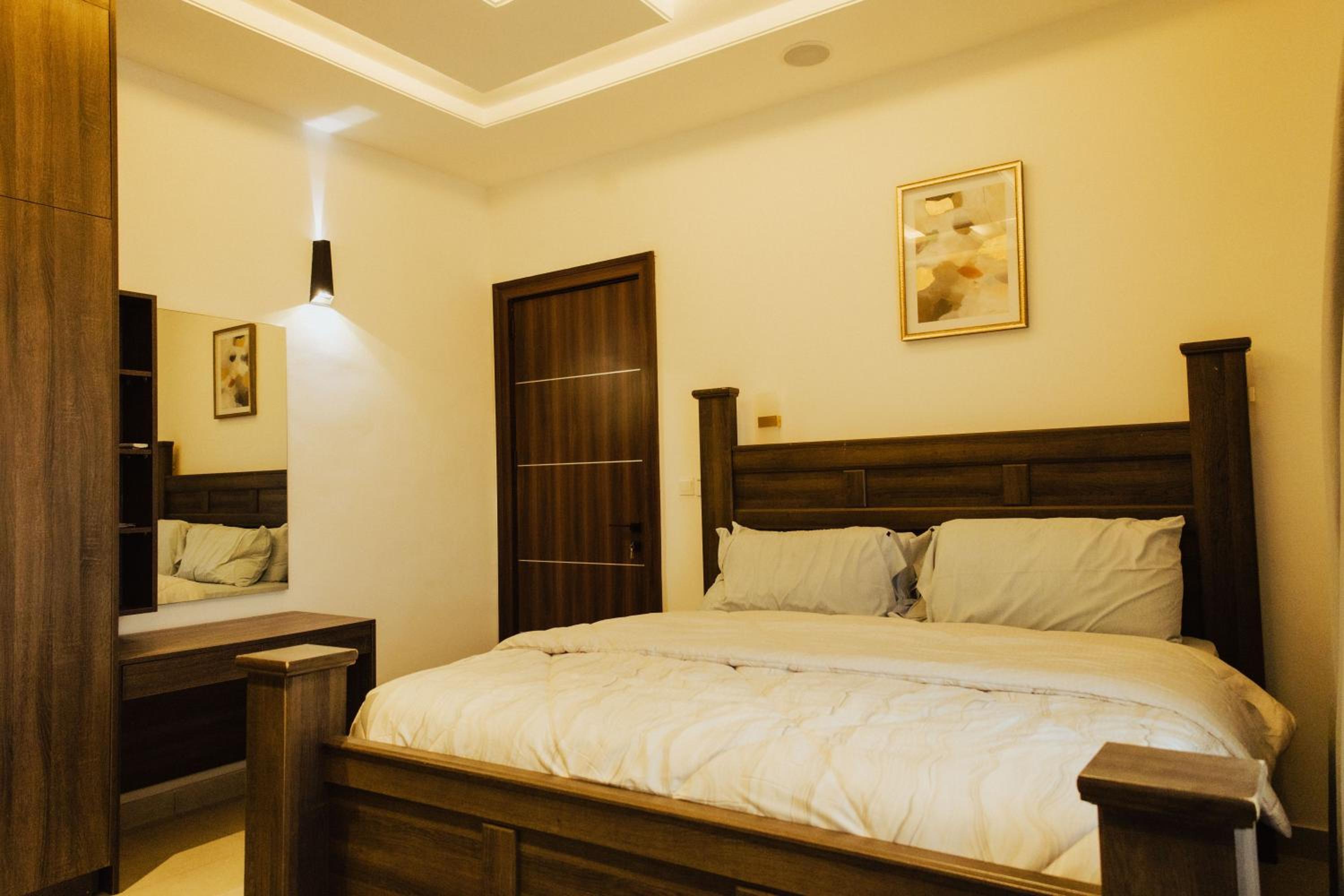 Zencasa Luxury Apartments view 5