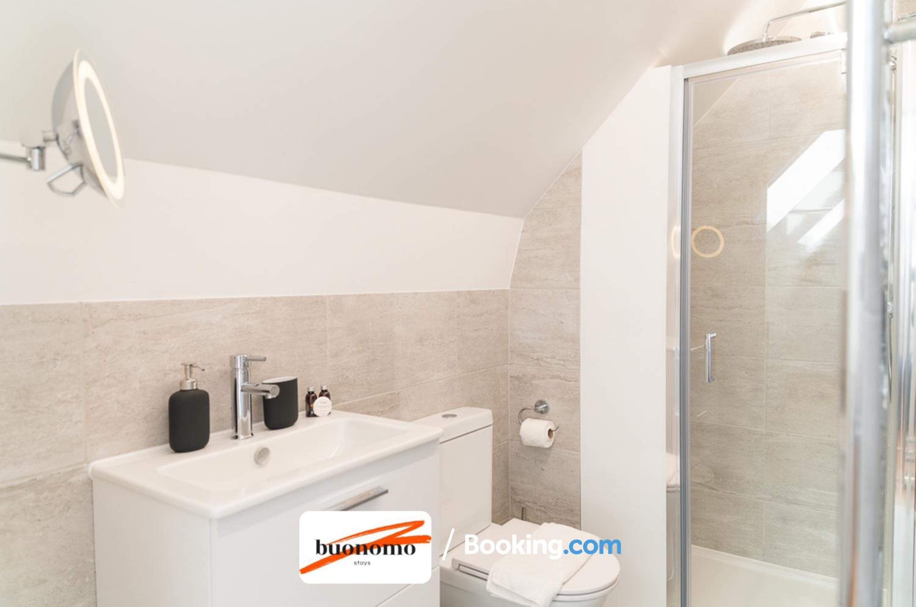 Two Bedroom Apartment At Buonomo Stays Short Lets & Serviced Accommodation photo 4