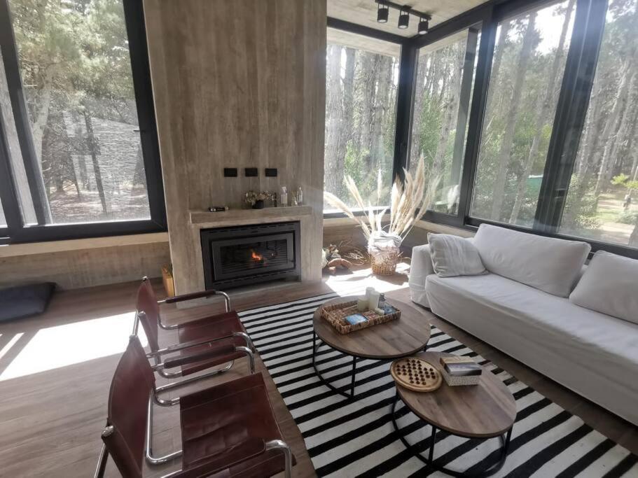 Casa moderna abraza la naturaleza en costa esmeralda
