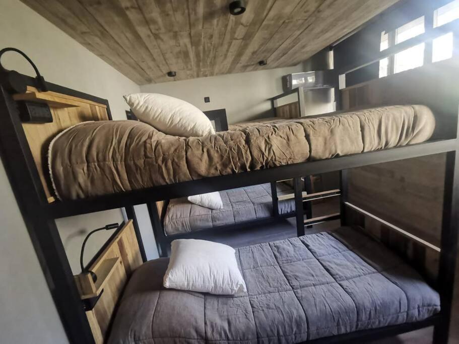 Casa moderna abraza la naturaleza en costa esmeralda