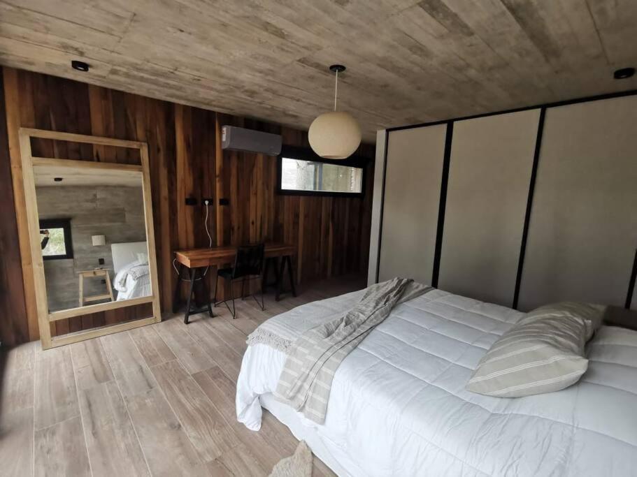 Casa moderna abraza la naturaleza en costa esmeralda