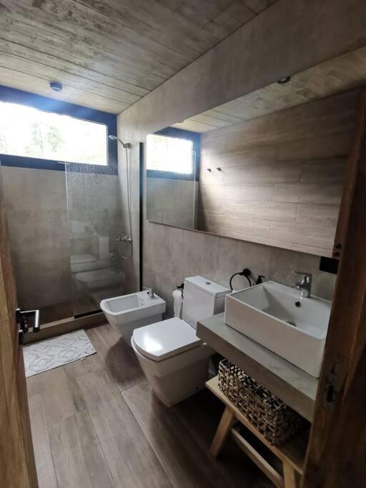 Casa moderna abraza la naturaleza en costa esmeralda