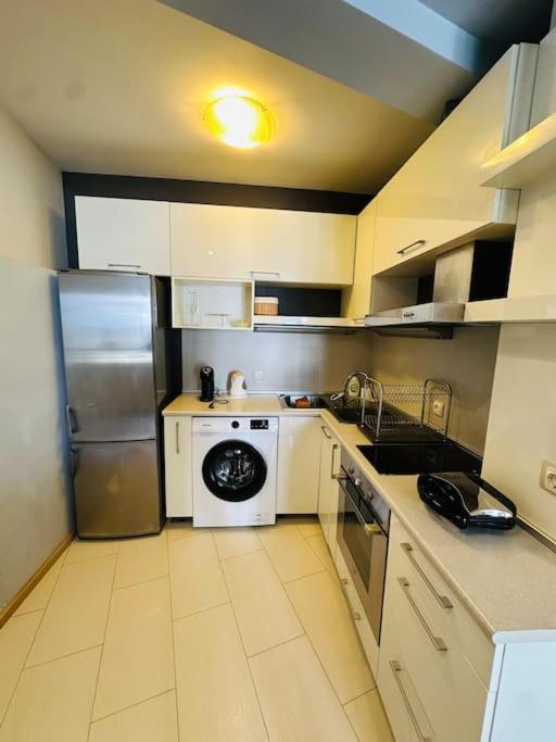 Student Town 1BDR APT