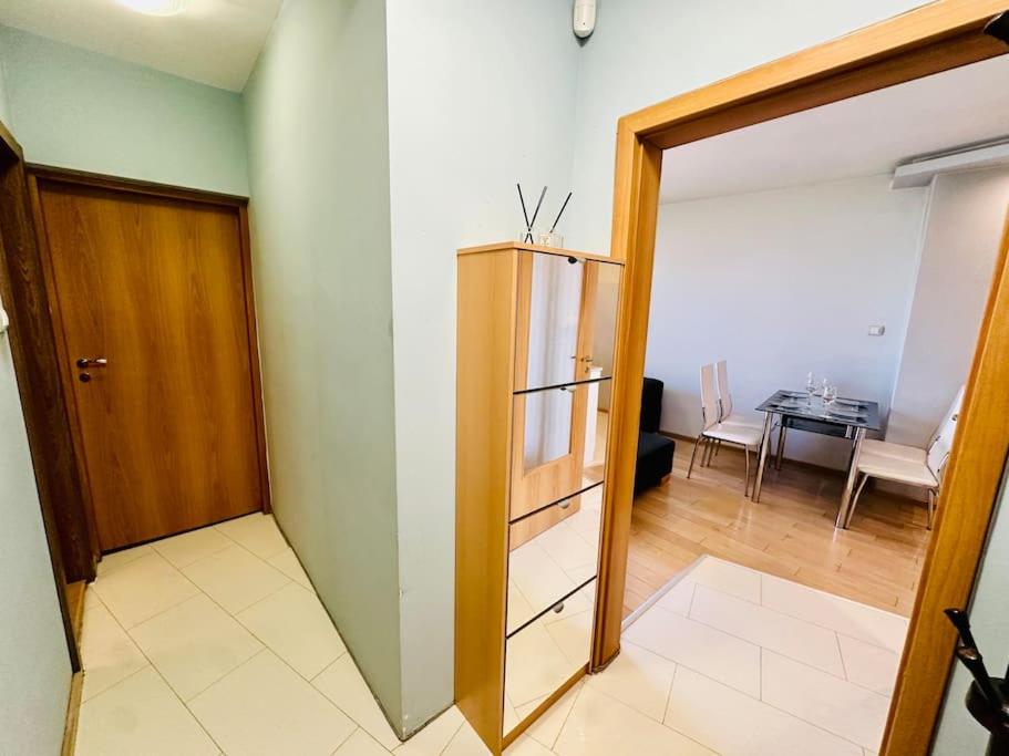 Student Town 1BDR APT