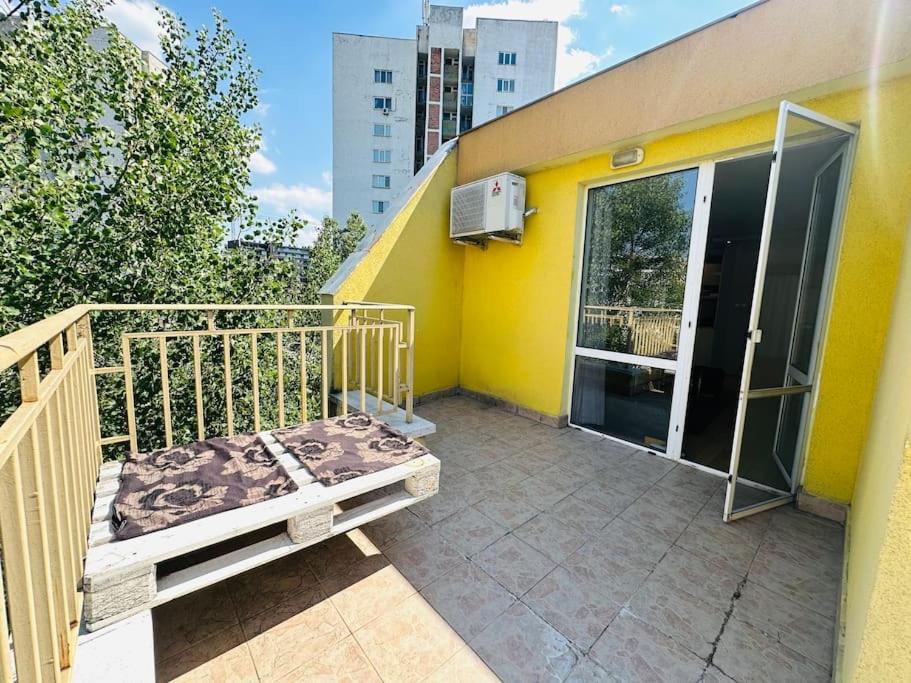 Student Town 1BDR APT