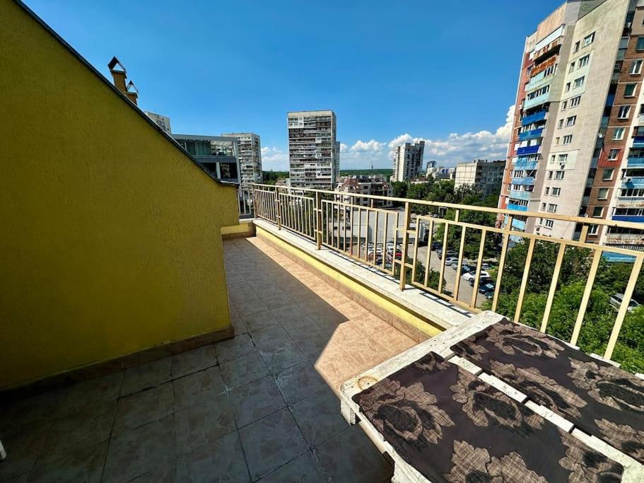 Student Town 1BDR APT