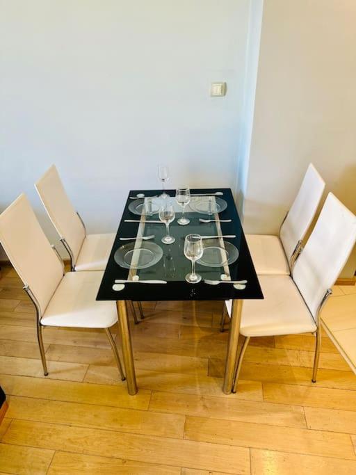 Student Town 1BDR APT