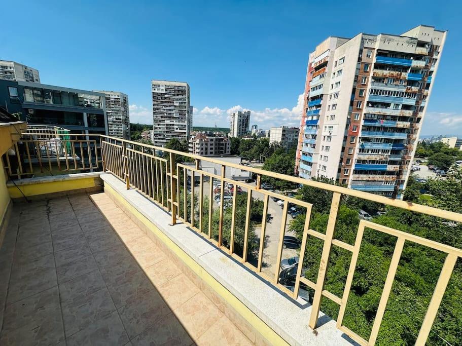Student Town 1BDR APT