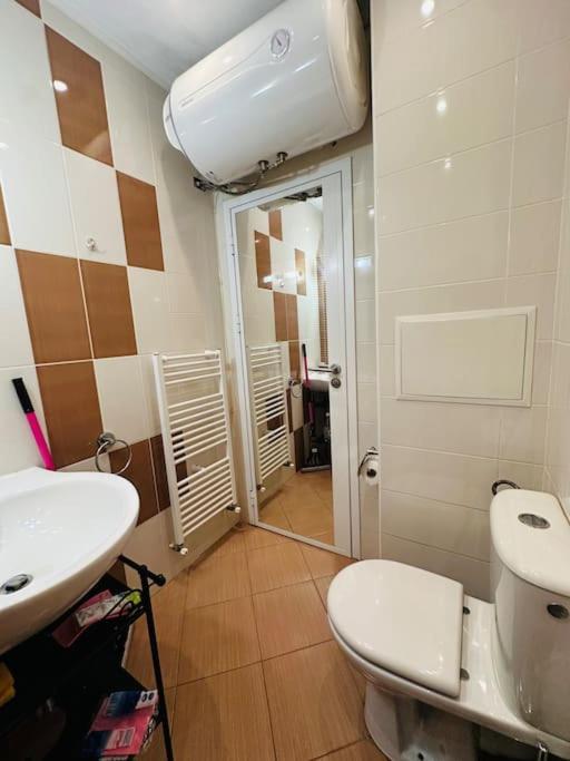 Student Town 1BDR APT