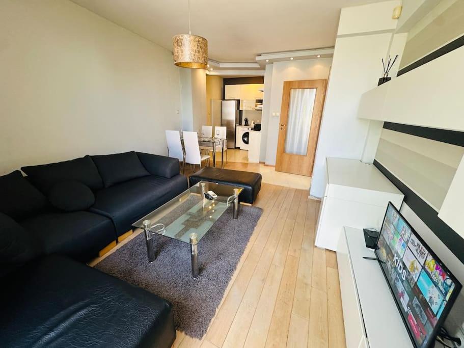 Student Town 1BDR APT