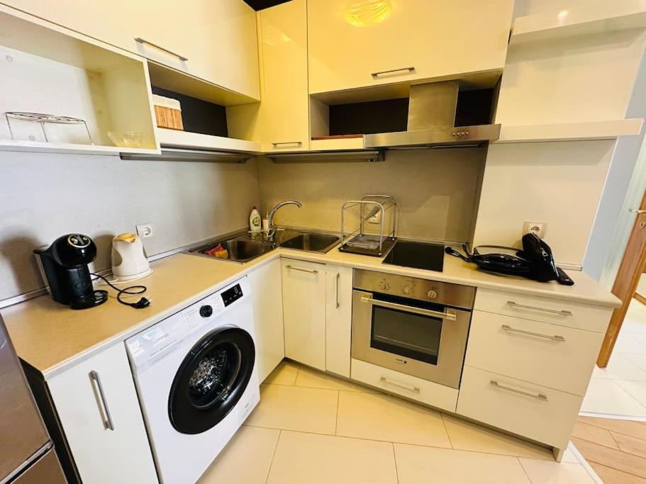 Student Town 1BDR APT