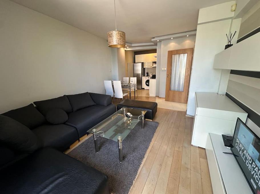 Student Town 1BDR APT