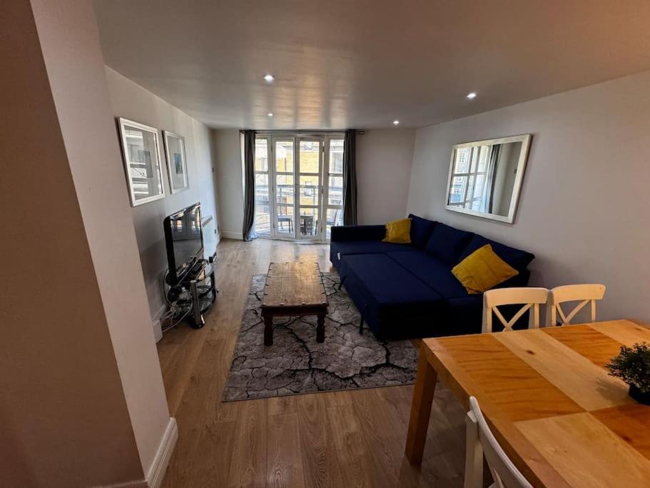 1 Bed Apartment with Balcony - London - 26BHS