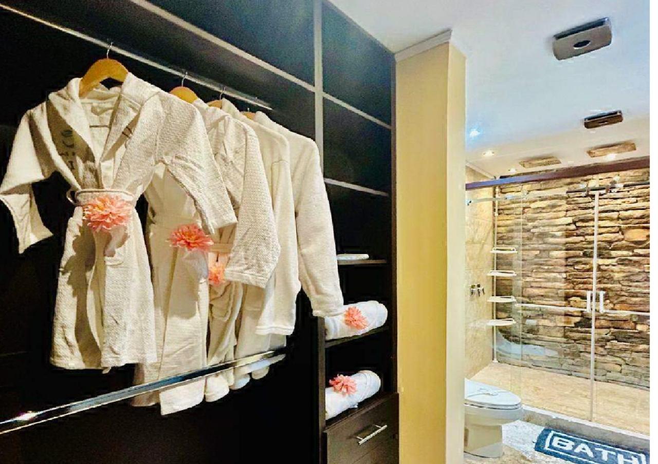 Apartamento de Lujo en Playa Jacó, Frente al Mar, Wifi, AC, Parqueo Privado y Piscinas
