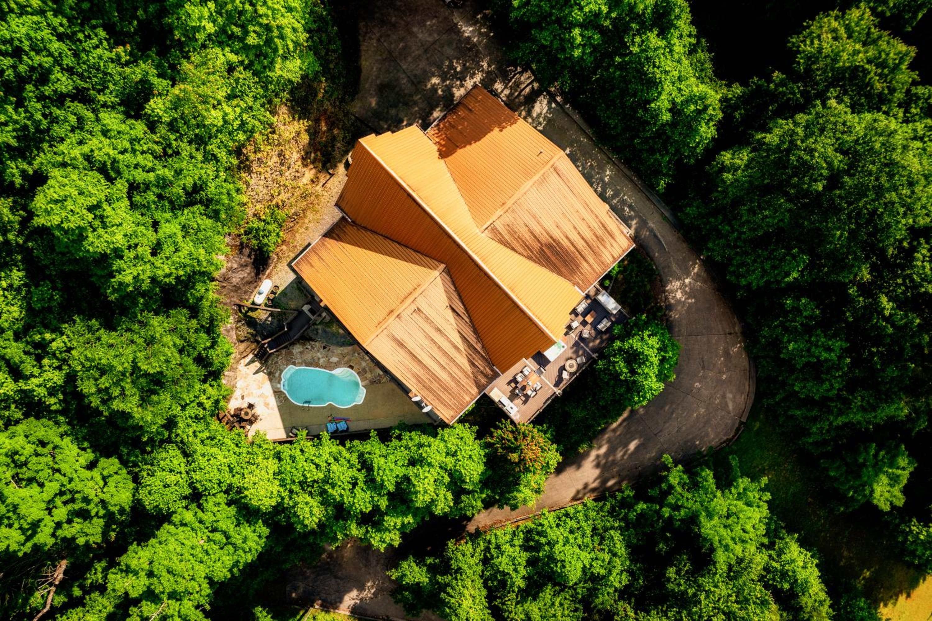 Enclave - 5 Suites - Private Outdoor Pool - Arcade - Fire Table - Outdoor Kitchen - Hot Tub view 3