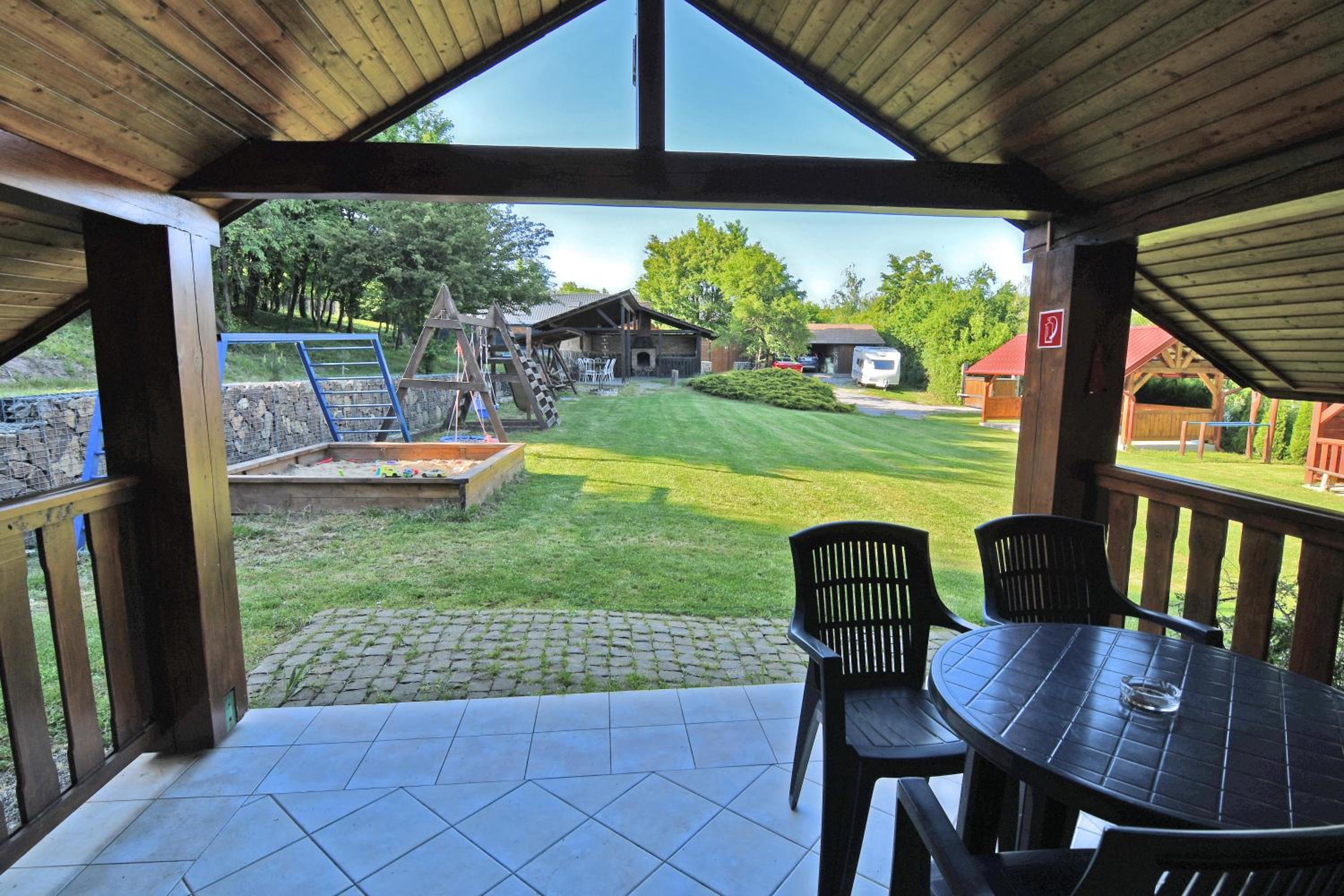 Photo 10