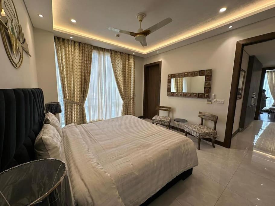Luxury Apartment 407 East with pool in Gulberg Lahore view 5