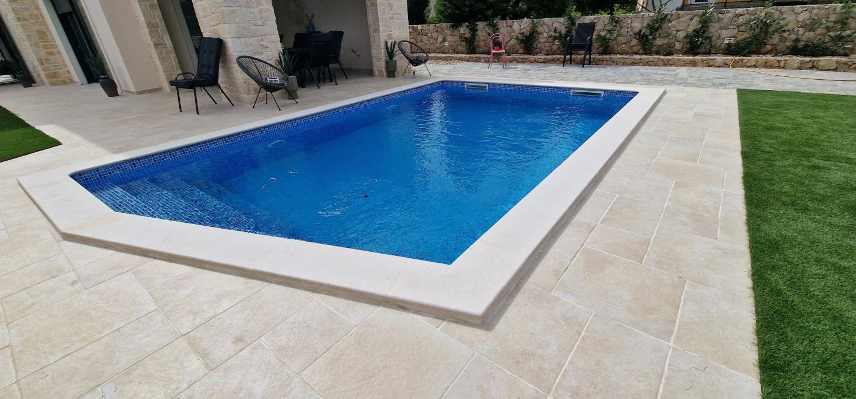 Luxury Villa Aramis with jacuzzi in Malinska