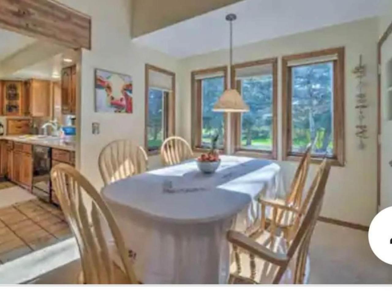 357 Cozy Relaxing Room With Hot tub view 4