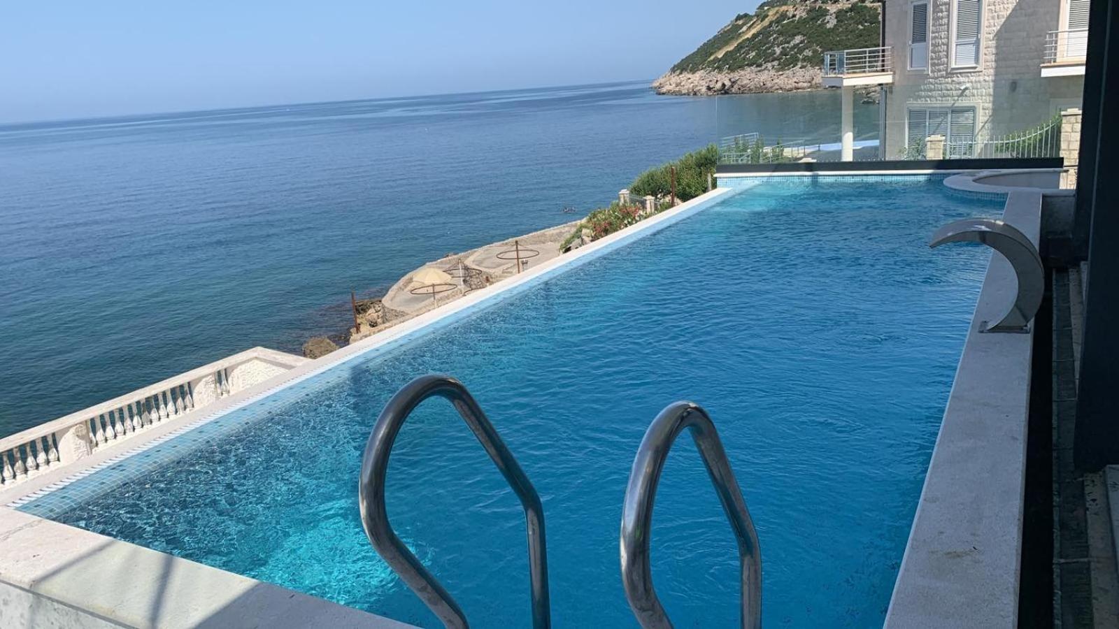 Sea Cliff Villa view 3