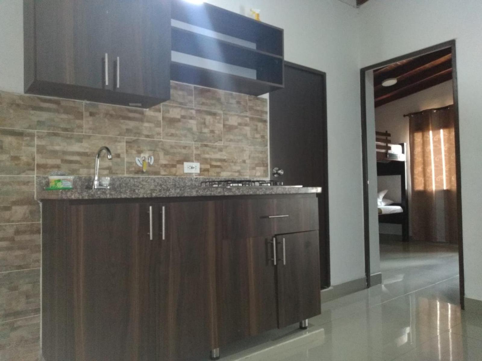31 BELLO APARTAMENTO CON BALCON EN LAURELES ESTADIO