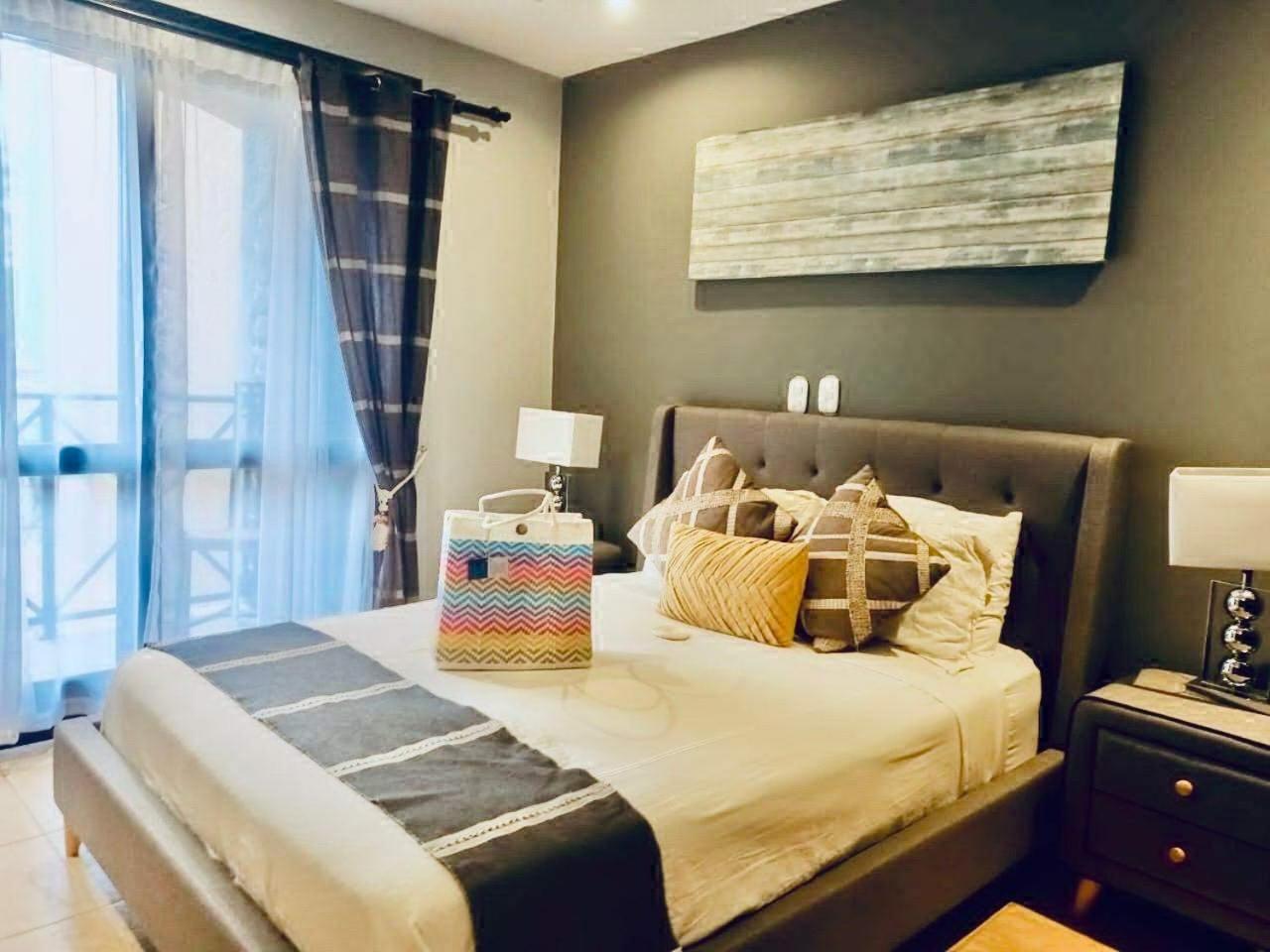 Apartamento de Lujo en Playa Jacó, Frente al Mar, Wifi, AC, Parqueo Privado y Piscinas