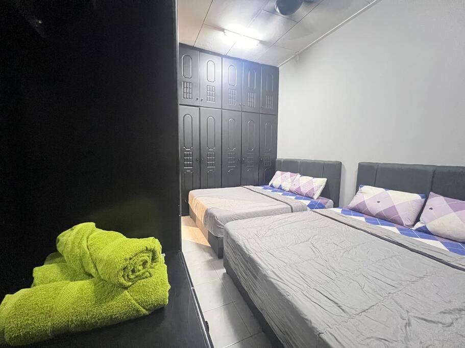 Homestay Corner House Taman Daya Near Austin Adda Height