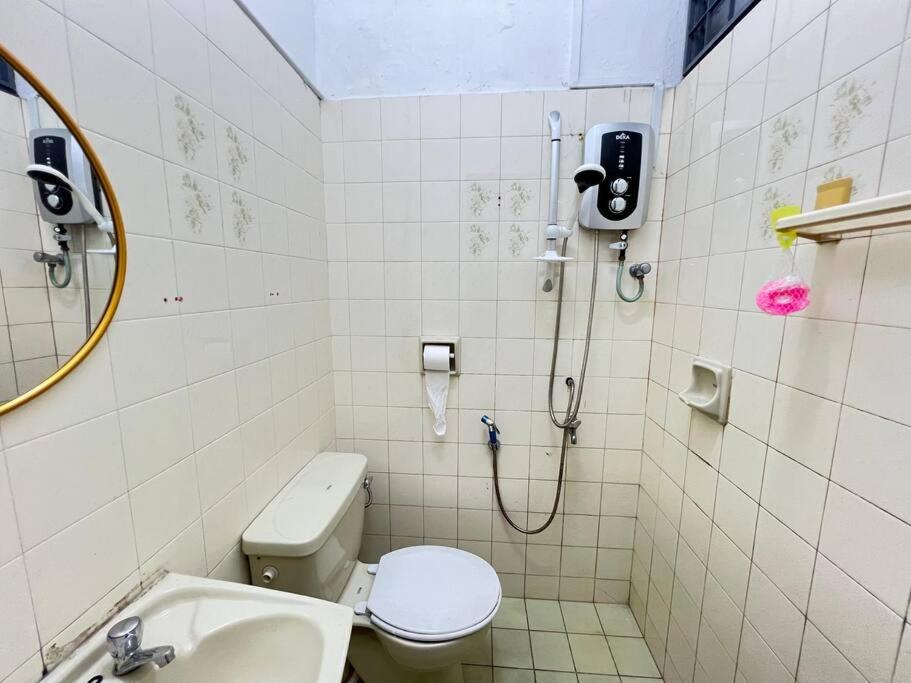 Homestay Corner House Taman Daya Near Austin Adda Height