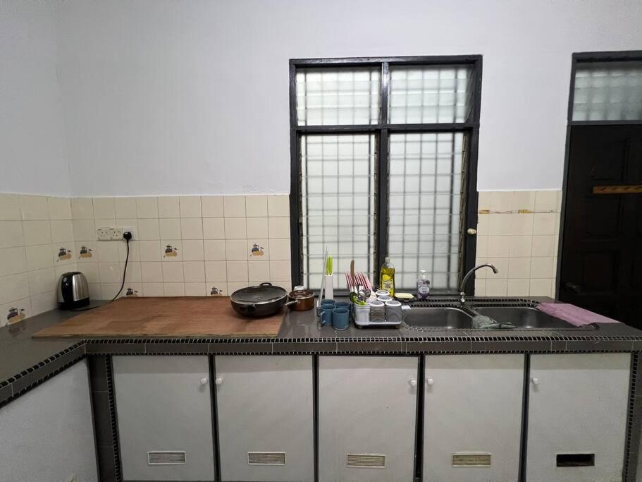 Homestay Corner House Taman Daya Near Austin Adda Height