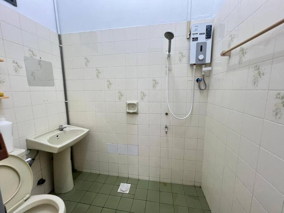 Homestay Corner House Taman Daya Near Austin Adda Height