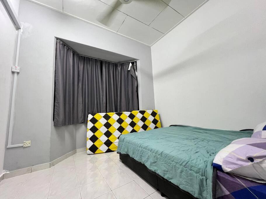 Homestay Corner House Taman Daya Near Austin Adda Height