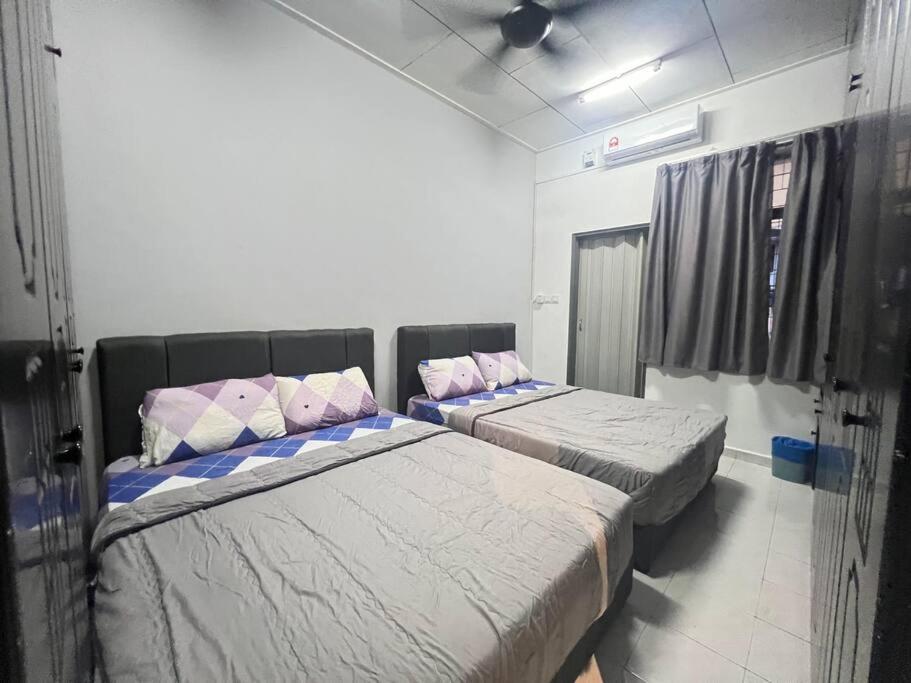 Homestay Corner House Taman Daya Near Austin Adda Height