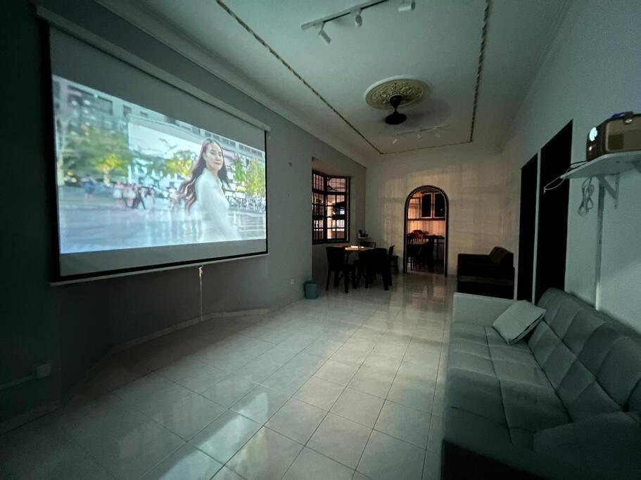 Homestay Corner House Taman Daya Near Austin Adda Height
