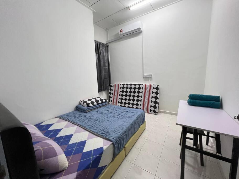 Homestay Corner House Taman Daya Near Austin Adda Height