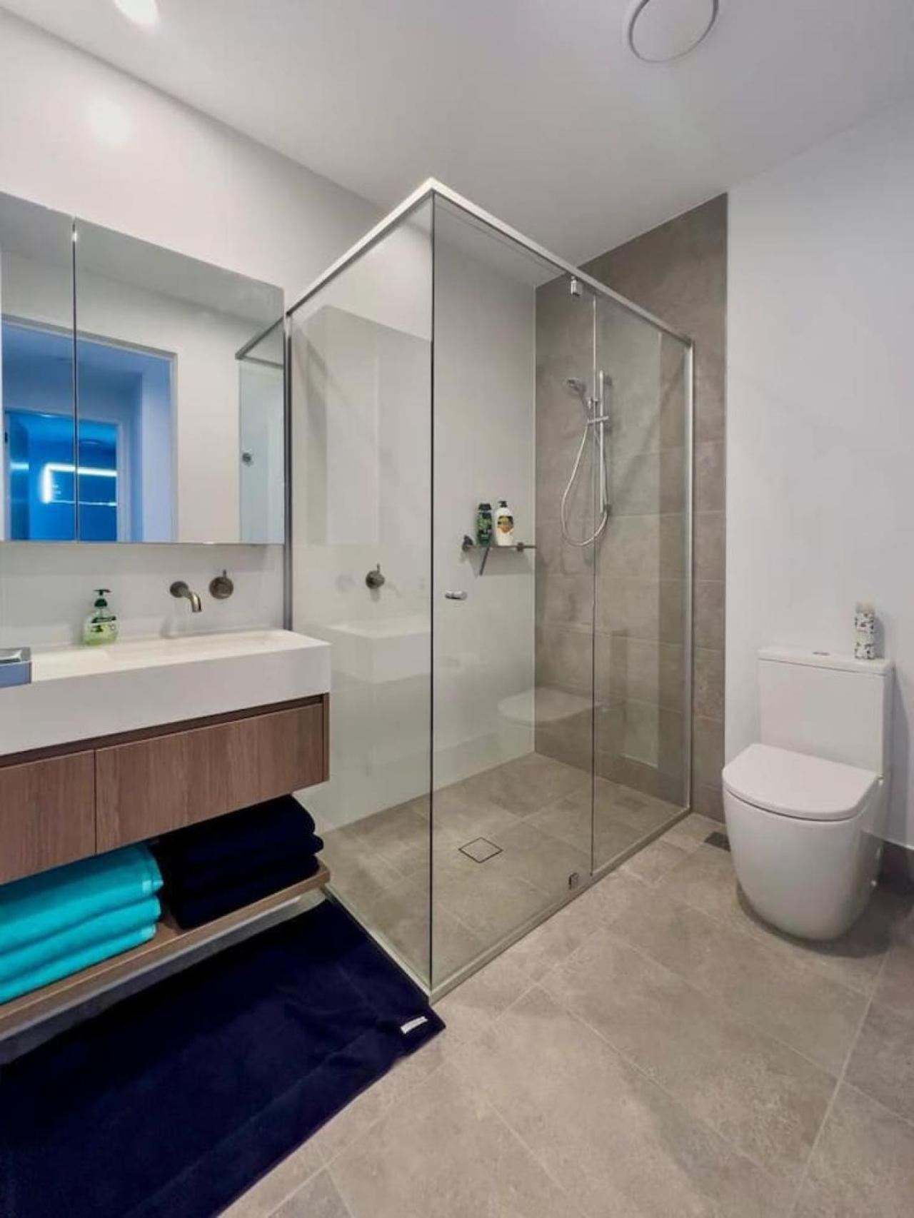Tranquil Waterside Elegance