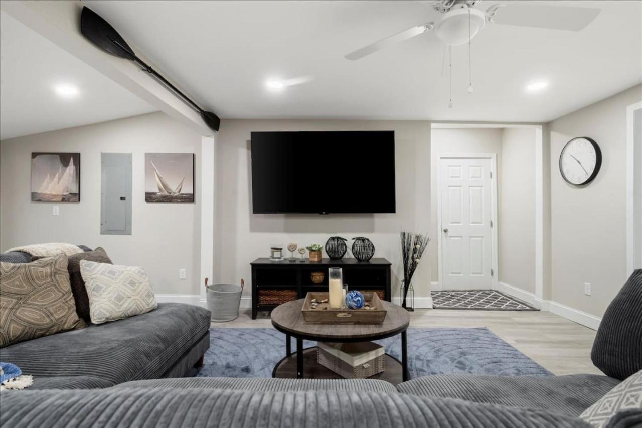 Park- Entire Home Sleeps 21 view 3