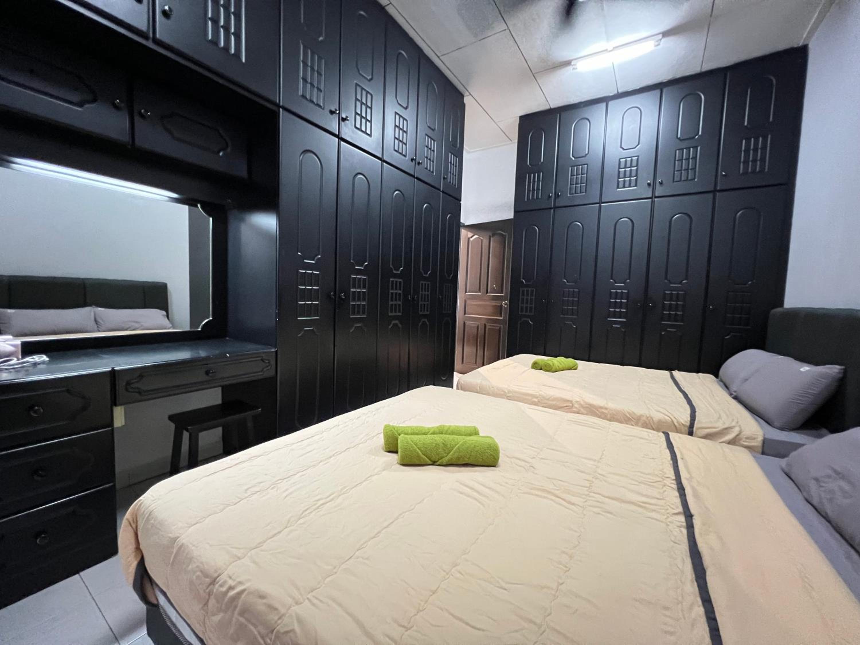 Homestay Corner House Taman Daya Near Austin Adda Height