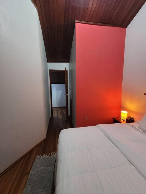Casa inteira em Criciúma-Prox ao shopping