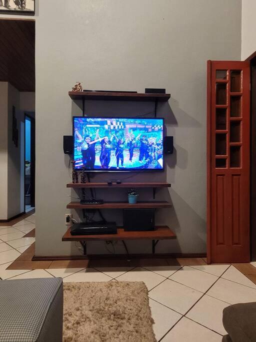Casa inteira em Criciúma-Prox ao shopping
