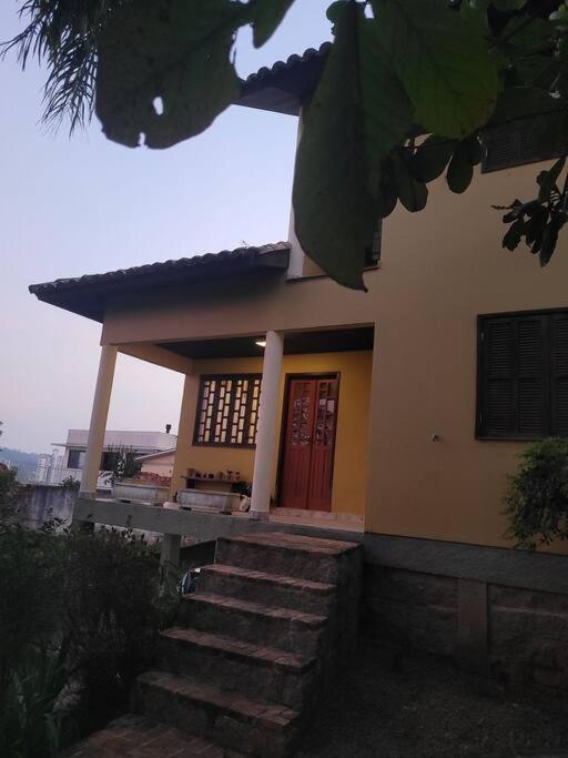 Casa inteira em Criciúma-Prox ao shopping