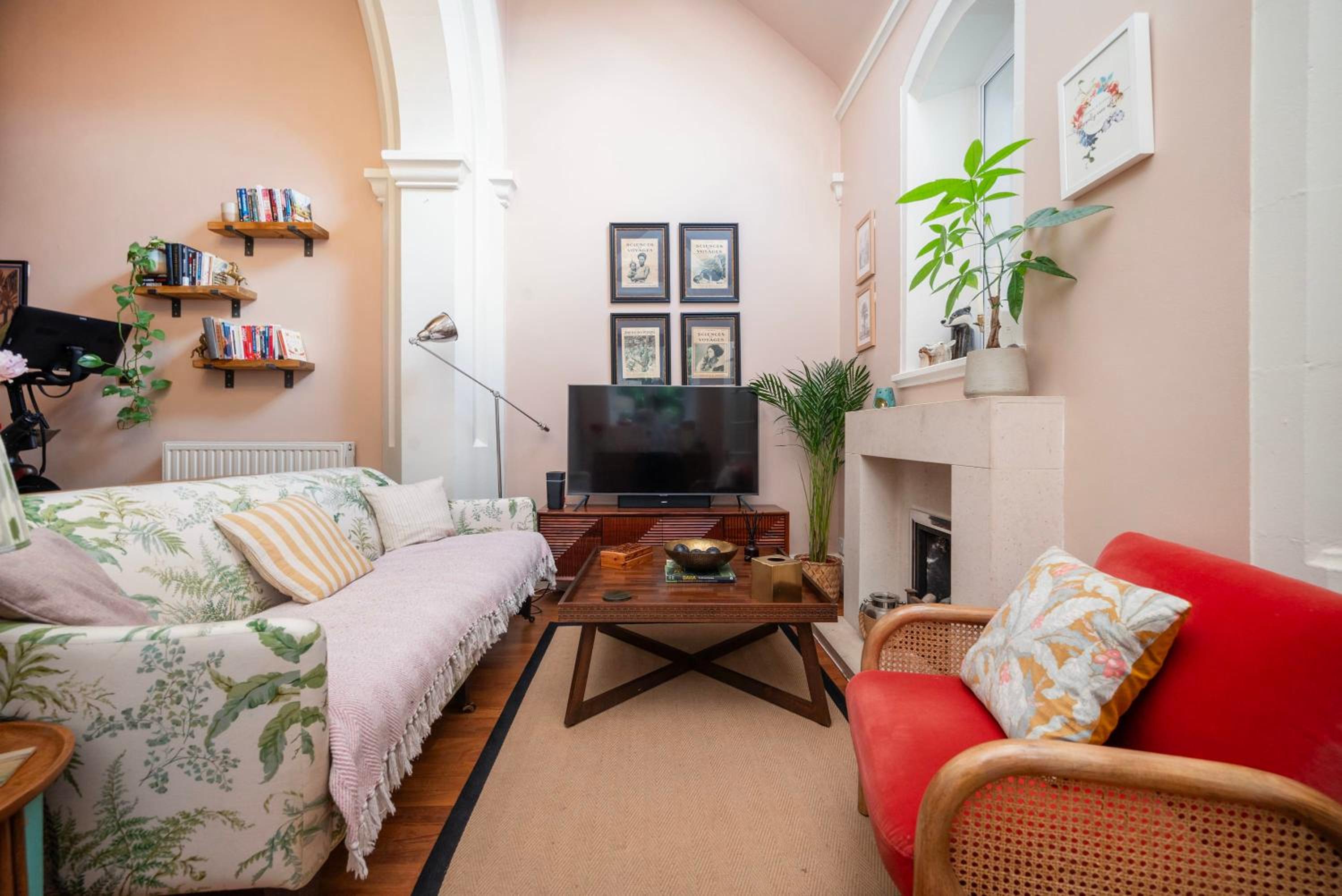 Beautiful 2BR Flat with Amazing Garden