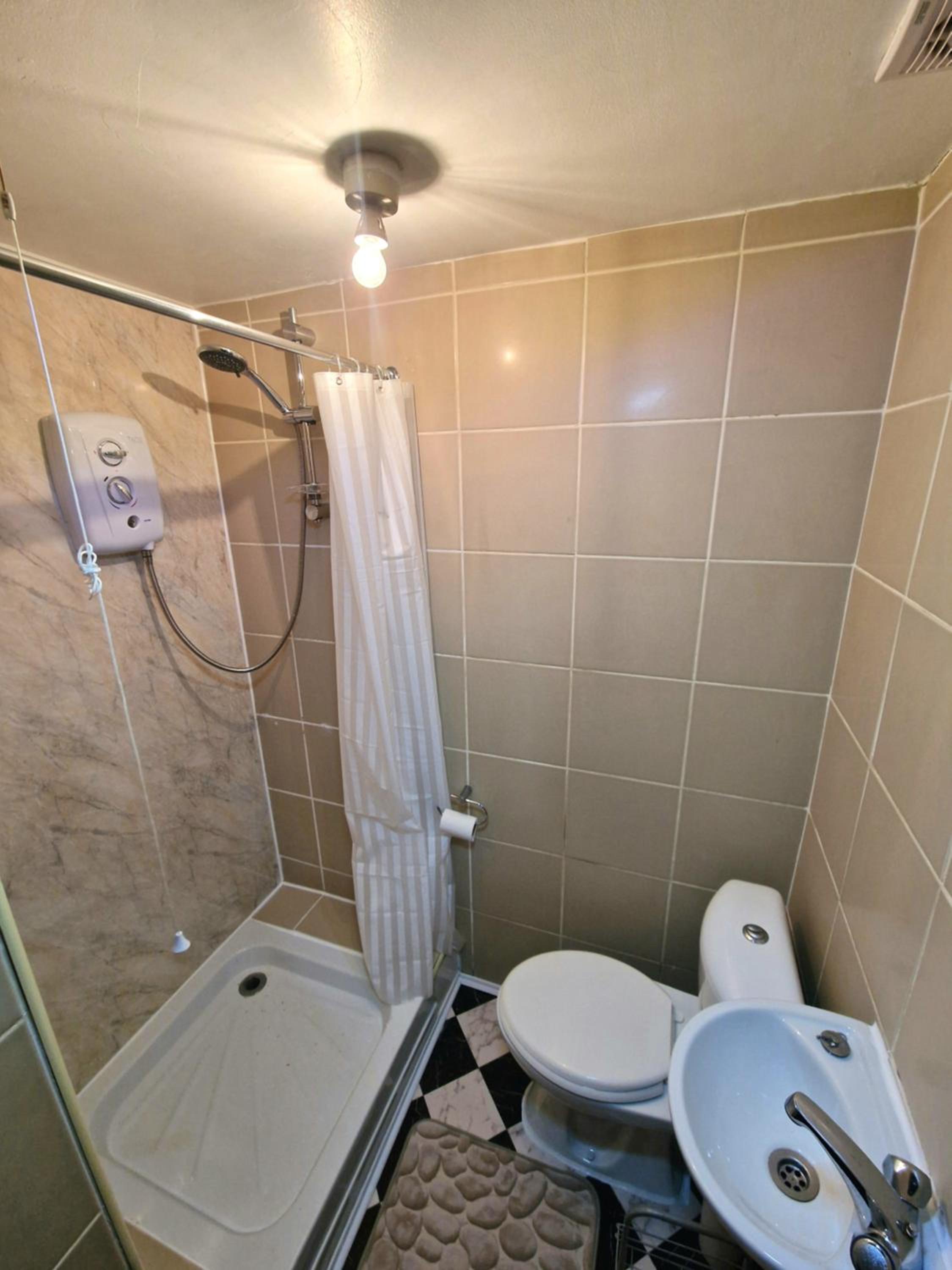 Private Courtyard apartment in Bradford with Parking view 5