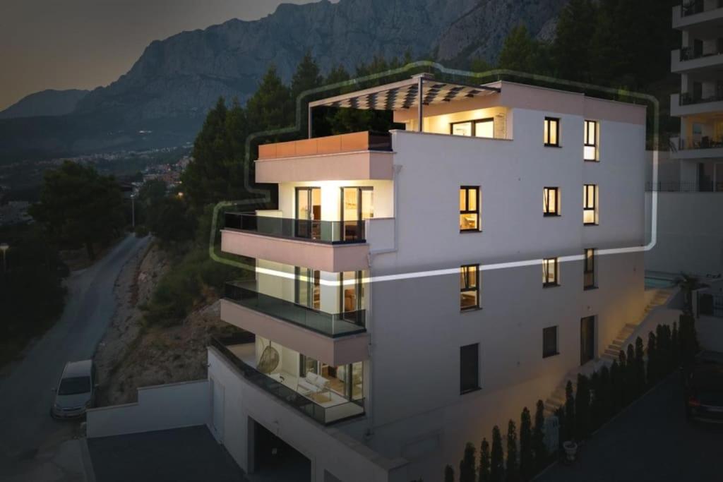 Luxury Penthouse - Views, Hot Tub & Pool