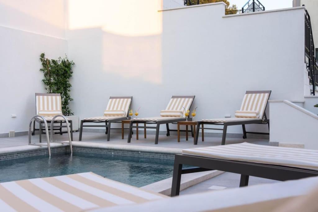 Luxury Penthouse - Views, Hot Tub & Pool